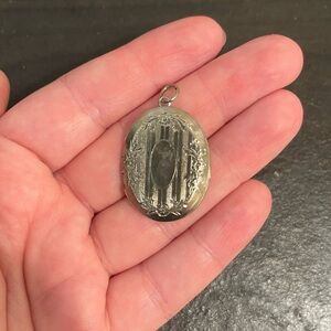 Vintage silver toned metal locket